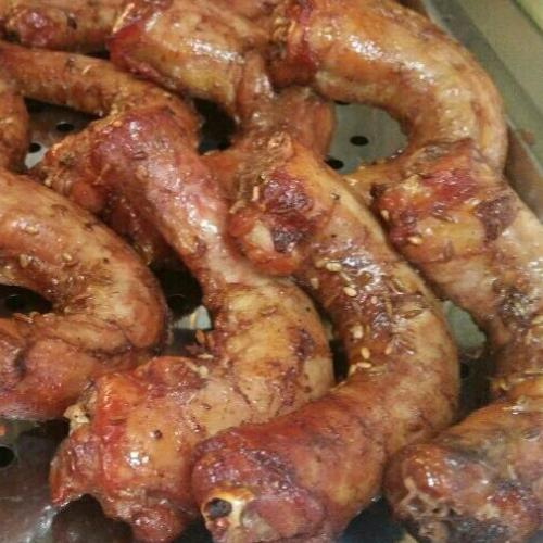 餐饮管理服务;食品加工技术开发,咨询及转让;食品机械设备,电动餐车的