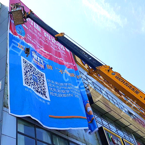 广告牌高空吊车安装