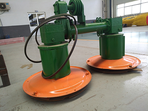 前置双圆盘割草机